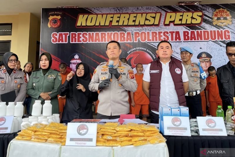 Polresta Bandung Sita 1,9 Juta Obat Keras, 11 Tersangka Ditangkap