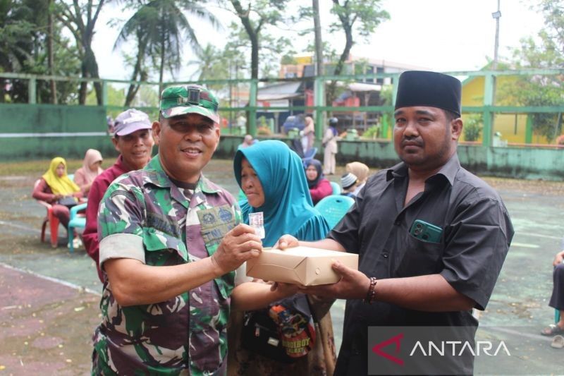 Kodim Singkawang Bantu Ketahanan Pangan: Paket Makan Rp1000 untuk Warga Kurang Mampu