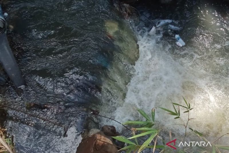 Petani Mukomuko Patungan Perbaiki Irigasi Jebol Akibat Banjir