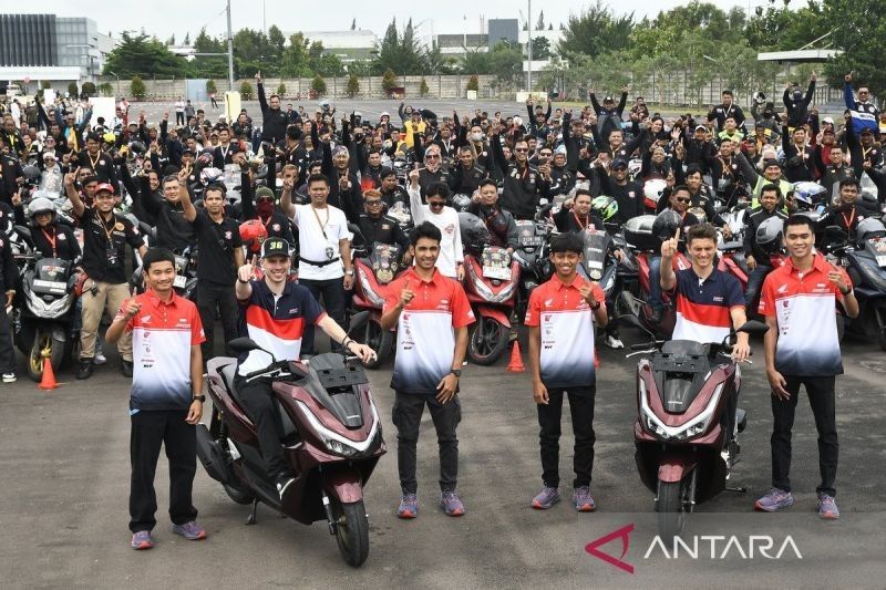 Joan Mir dan Luca Marini Temui Komunitas Honda PCX di Bekasi