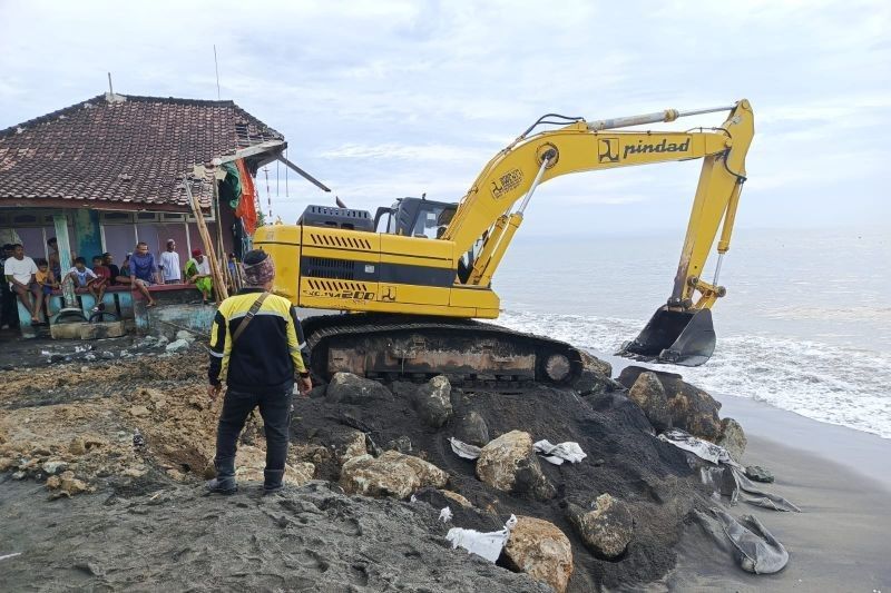 Mataram Butuh Bantuan Pusat Tanggulangi Abrasi Pantai