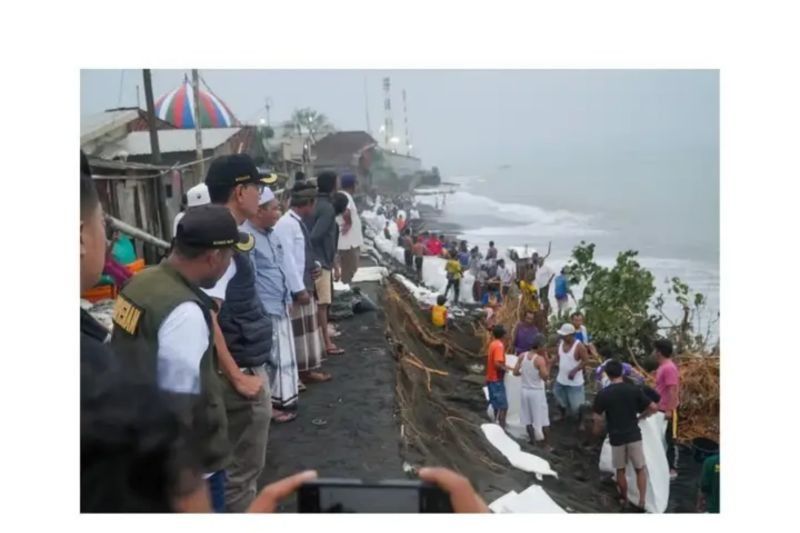 Mataram Bangun Tanggul Darurat Cegah Erosi Pantai