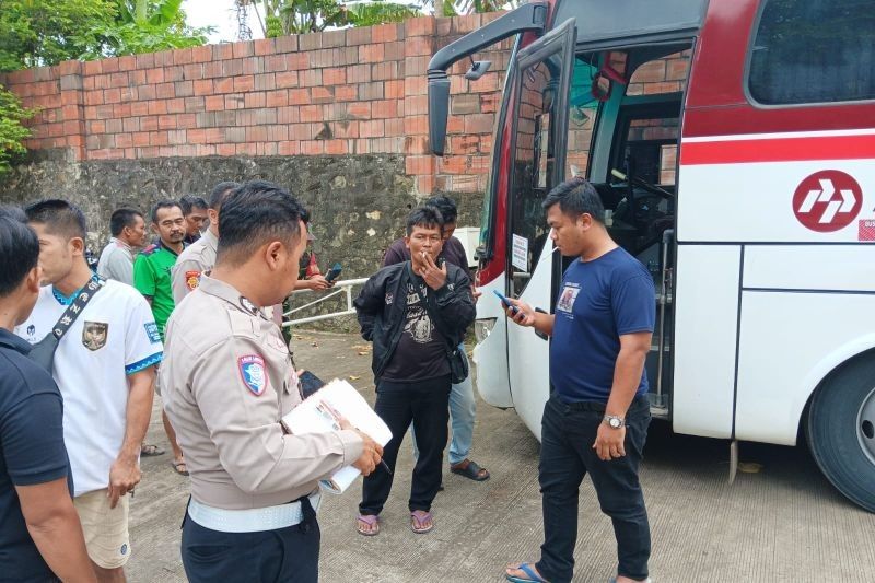 Kecelakaan Maut di Lebak: Satu Tewas, Tiga Luka Akibat Tabrakan Bus dan Motor