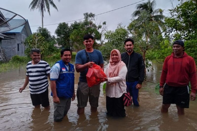 Pemkab Natuna Salurkan Bantuan untuk Korban Banjir di Natuna