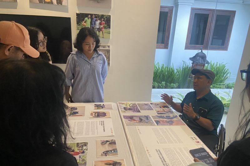 Pameran Foto: Disabilitas Bali Tunjukkan Karya dan Butuh Alat Bantu Adaptif