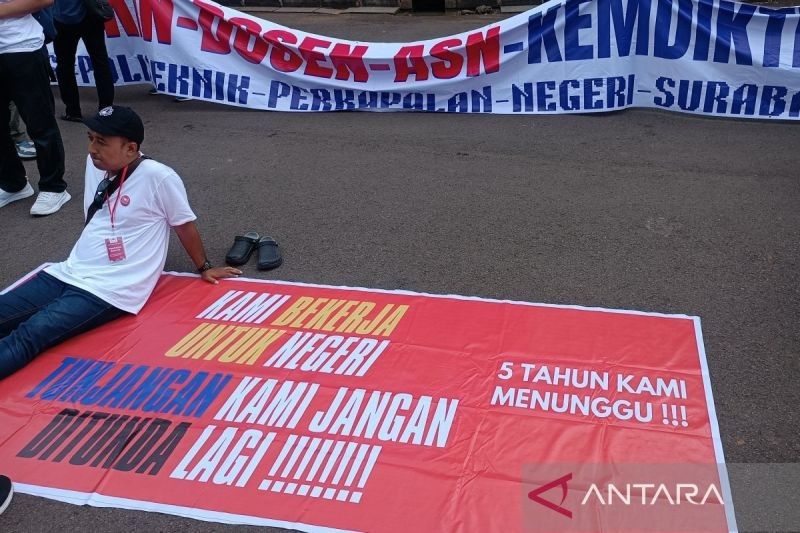 ADAKSI Demo di Patung Kuda, Tuntut Pembayaran Tukin Dosen