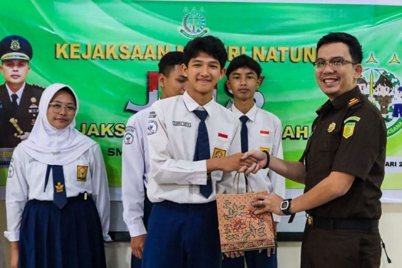 Kejari Natuna Edukasi Pelajar SMP tentang Anti Cyberbullying dan Hoax