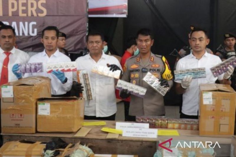 Polres Sampang Gagalkan Pengiriman Rokok Ilegal: Sopir Ditangkap, Ancaman 12 Tahun Penjara