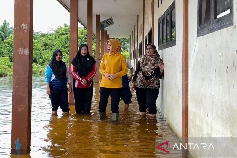 Banjir Kalbar Rusak Aset Sekolah; Disdikbud Kalbar Lakukan Pendataan dan Cari Solusi