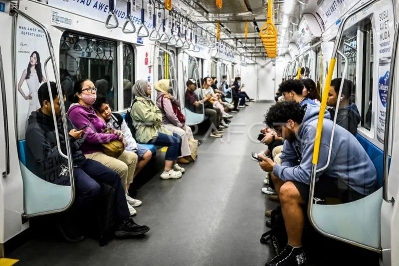 Naiknya Penumpang MRT dan LRT Jakarta di Desember 2024