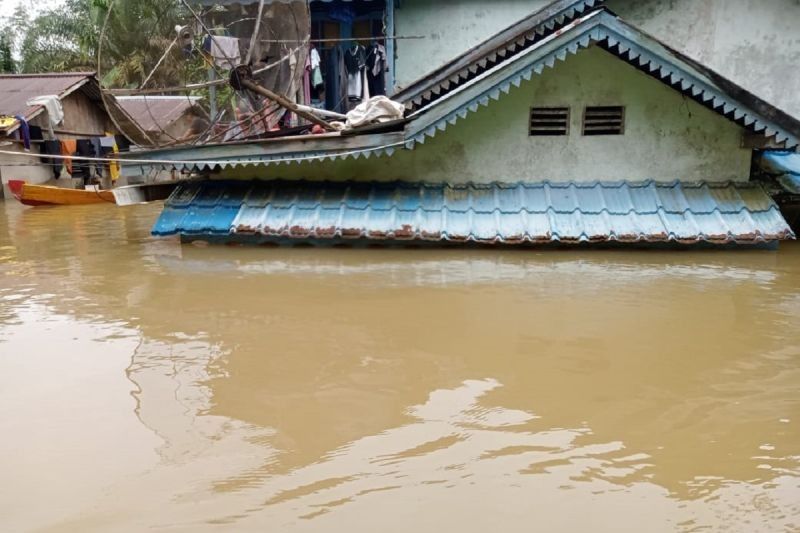 20 Ton Beras Pemda Sambas Salurkan Bantuan Banjir