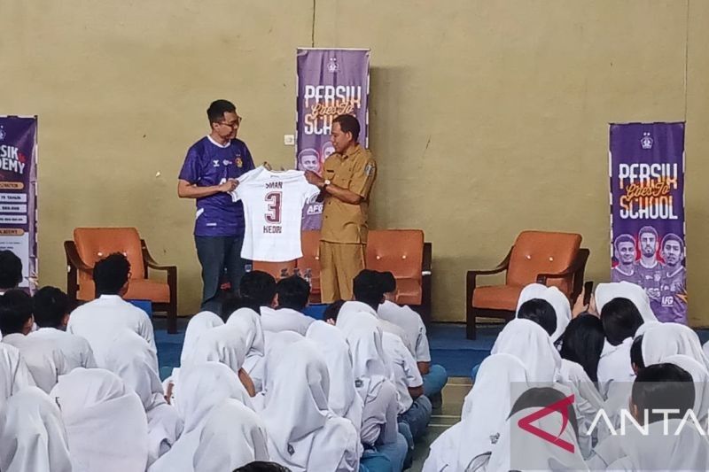 Persik Kediri Edukasi Sepak Bola ke Pelajar: Program 'Persik Goes to School'