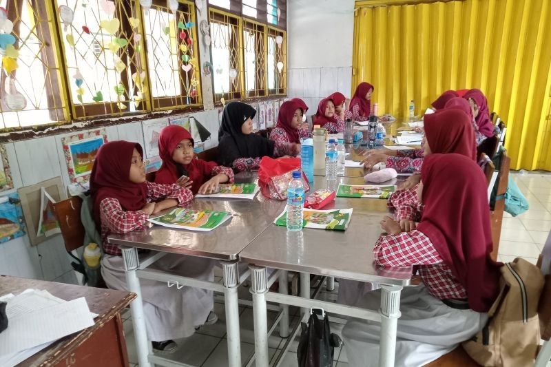 Pemkot Mataram Larang Siswa SD-SMP Bawa HP ke Sekolah: Fokus Belajar dan Sosialisasi