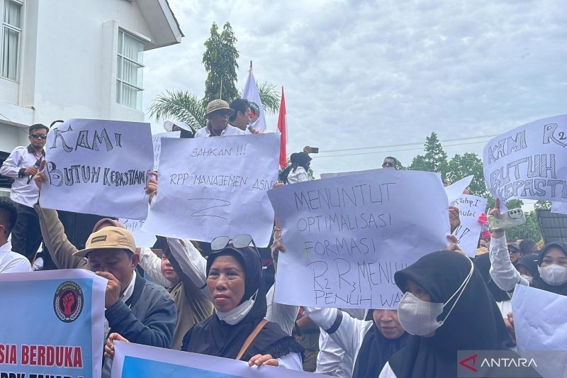 Honorer Kendari Demo, Tolak PPPK Paruh Waktu & Tuntut Pengangkatan Penuh