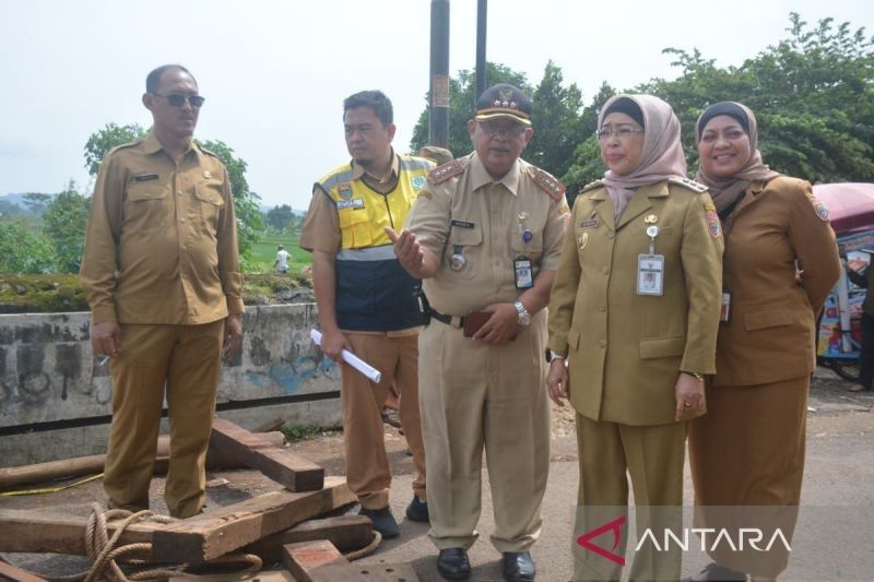 Perbaikan Jembatan Kali Belo di Batang, Jawa Tengah, Hampir Rampung