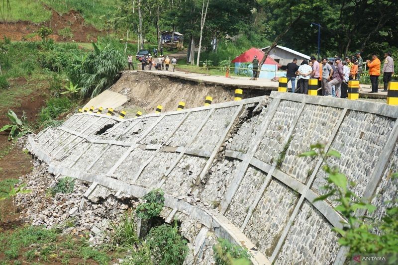 Jalan Amblas Selingkar Wilis Tulungagung: Pemprov Jatim Tolak BTT, Cari Solusi APBD