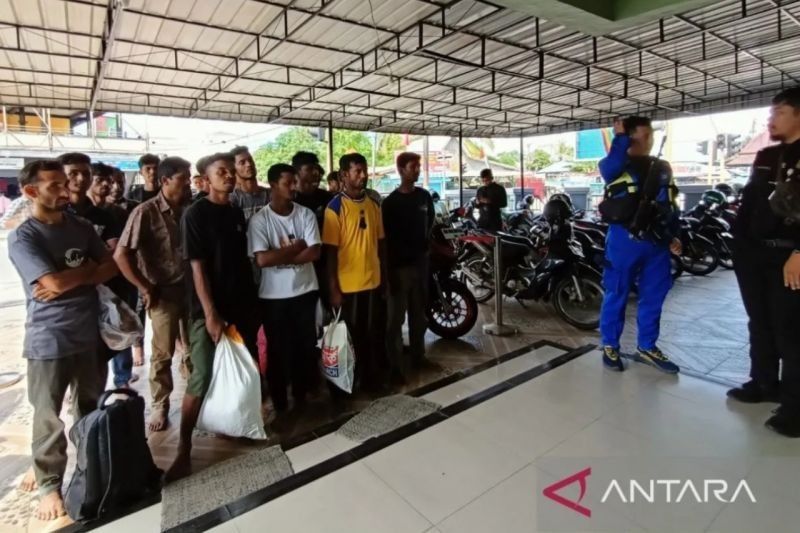 Imigrasi Selatpanjang Periksa 20 WNA Bangladesh Terdampar