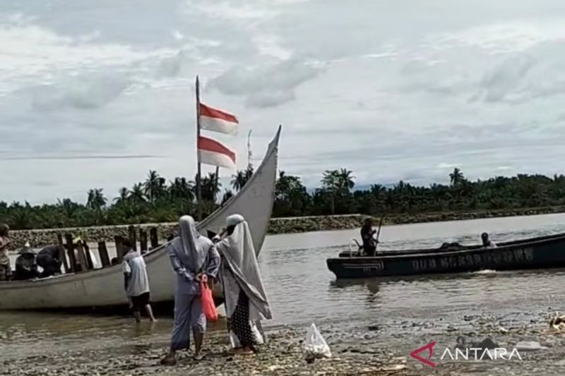 Dua Perahu Nelayan Mukomuko Karam Akibat Ombak Besar, Nelayan Selamat