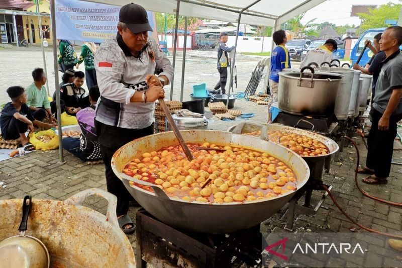 Dinsos Kalsel Bangun Dapur Umum di Lokasi Banjir