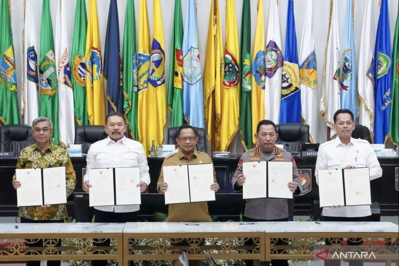 KPK-Pemerintah Perkuat Pengawasan Perizinan Daerah Anti Korupsi