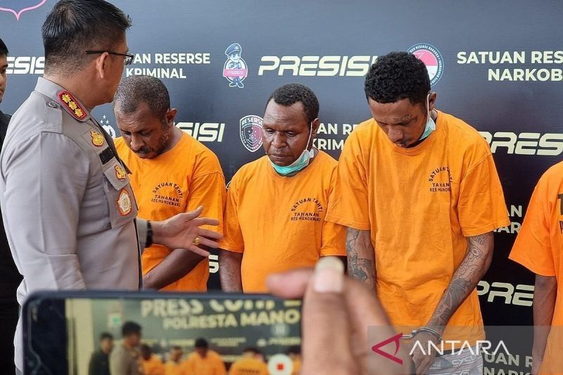 Polisi Tangkap Satu Tersangka Penembakan Direktur LP3BH Manokwari