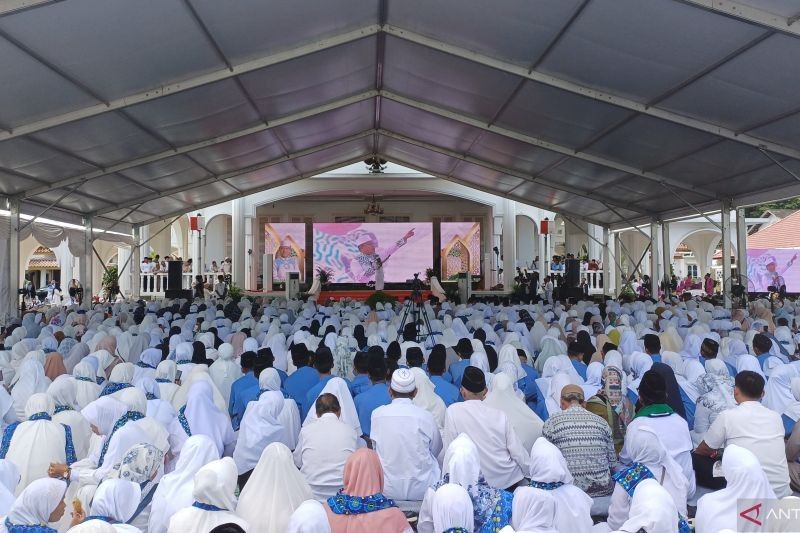 Ribuan Umat Muslim Kepri Ikuti Tabligh Akbar Isra Miraj