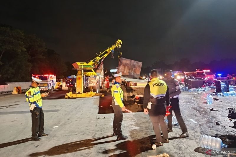 Kecelakaan Maut di Gerbang Tol Ciawi: 8 Meninggal, Tol Sementara Ditutup