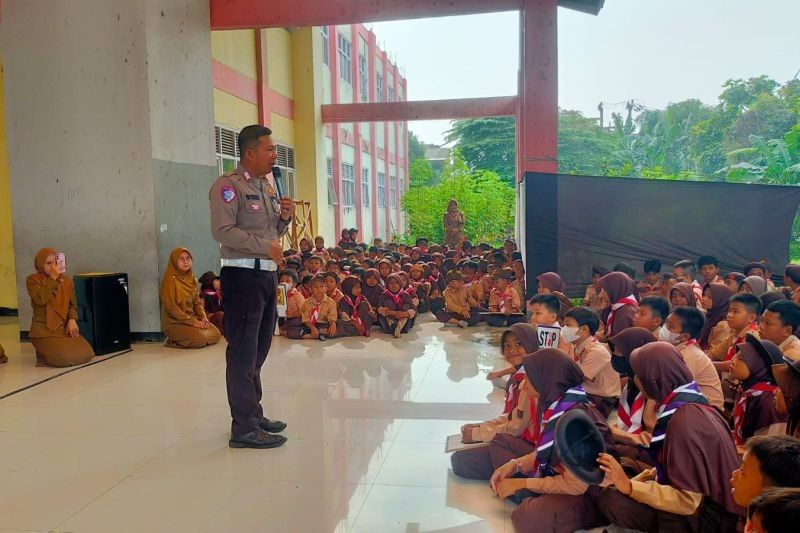 Polisi Edukasi Siswa Bekasi: Tertib Lalu Lintas dan Anti-Perundungan