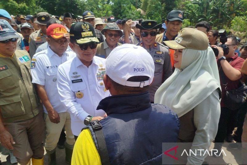 Pj Gubernur NTB Tinjau Korban Banjir Bandang Bima, Status Tanggap Darurat Ditetapkan