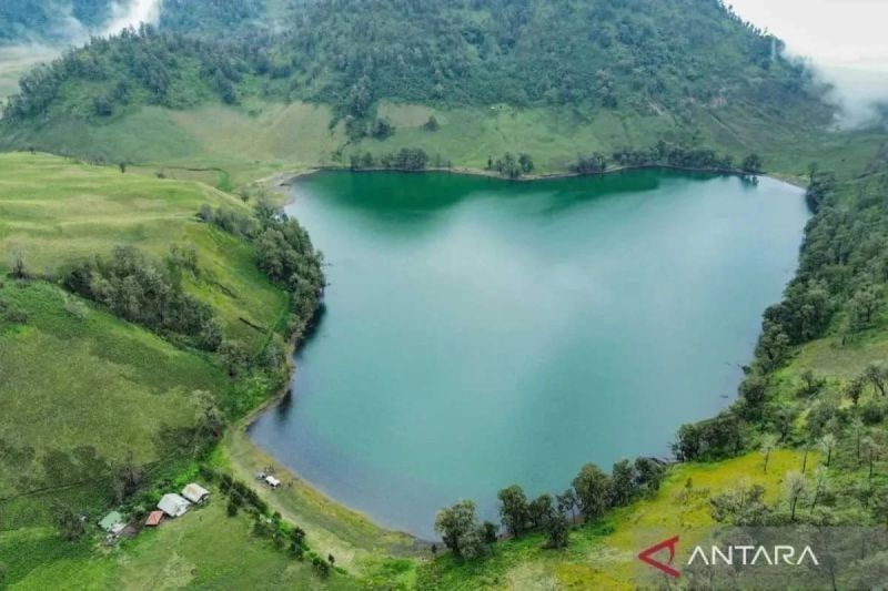 Jalur Pendakian Semeru Ditutup Tak Tentu, Cuaca Ekstrem Jadi Alasan