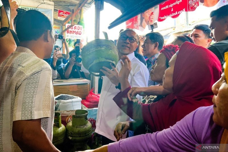 Zulhas Laporkan Kemudahan Akses LPG 3 Kg, Ibu-ibu Ucapkan Terima Kasih ke Presiden