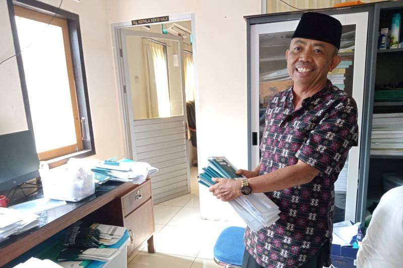 461 Calon Haji Mataram Serahkan Paspor, Persiapan Haji 2025 Dimulai