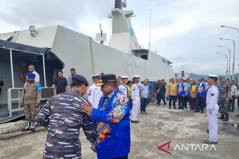 KRI Dorang Amankan HUT ke-170 Pekabaran Injil di Papua Barat