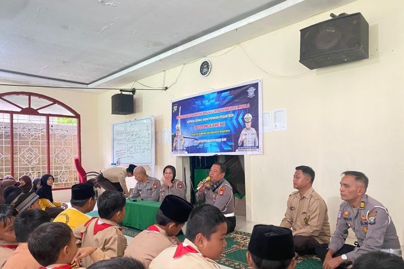 Polda Kepri Edukasi Keselamatan Lalu Lintas di Pondok Pesantren