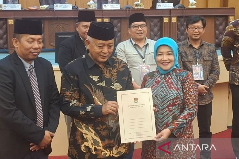 Sanusi-Lathifah Resmi Menjabat Bupati dan Wakil Bupati Malang