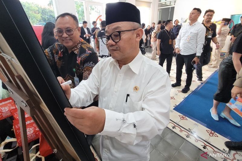 Survei TRI: Menteri Abdul Mu'ti dan Budi Gunadi Sadikin Raih Kinerja Tertinggi