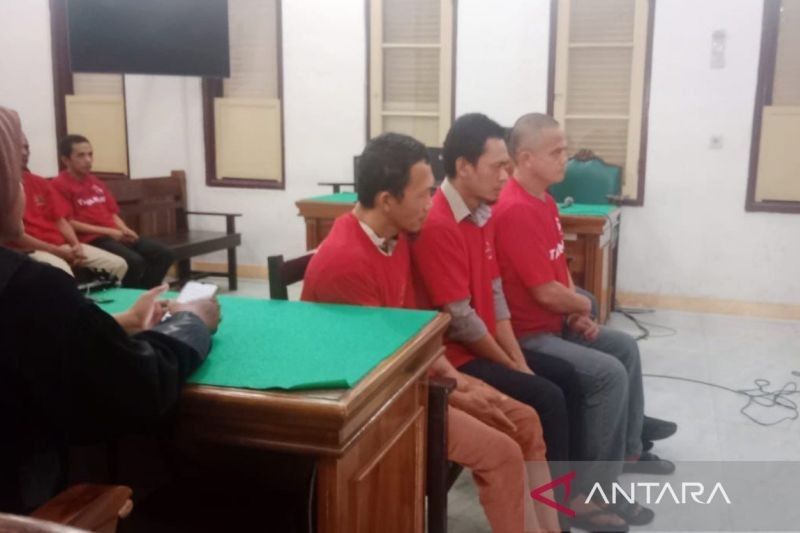 Lima Terdakwa Pencurian Tiang Kabel Optik di Medan Divonis Bebas