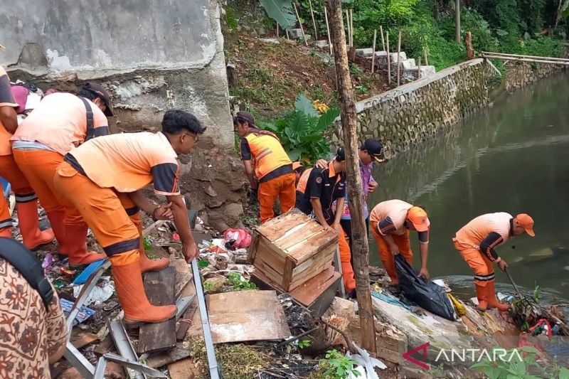 Longsor Cibubur: PPSU dan SDA Tangani Rumah Tergerus, Antisipasi Longsor Susulan