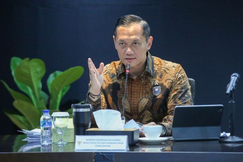 AHY Upayakan Penurunan Harga Tiket Pesawat Lebaran 2025