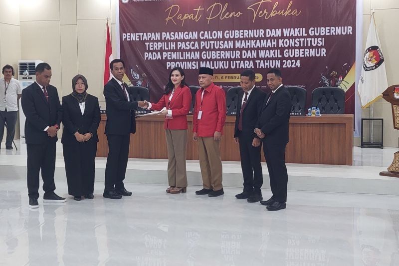 Sherly Tjoanda-Sarbin Sehe Resmi Gubernur dan Wagub Maluku Utara