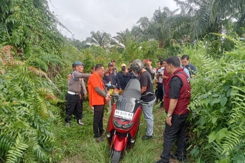 Rekonstruksi Kasus Narkoba Jambi: Dua Bandar, Dua Lokasi, Tiga Miliar Rupiah