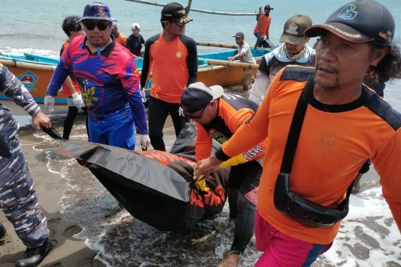 Wisatawan Terseret Ombak di Pantai Madasari, Satu Meninggal Dunia