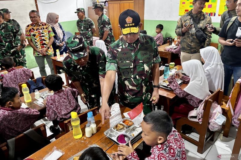 Panglima TNI Tinjau Langsung Program Makan Bergizi Gratis di Cimahi