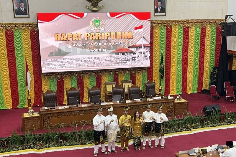 Paripurna DPRD Batam Tetapkan Amsakar-Li Claudia sebagai Wali Kota dan Wakil Wali Kota Terpilih 2025-2030