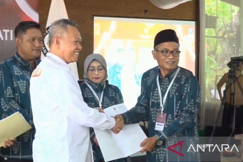 KPU Sigi Tetapkan Rizal Intjenae-Samuel Yansen sebagai Bupati dan Wakil Bupati Terpilih Periode 2025-2030