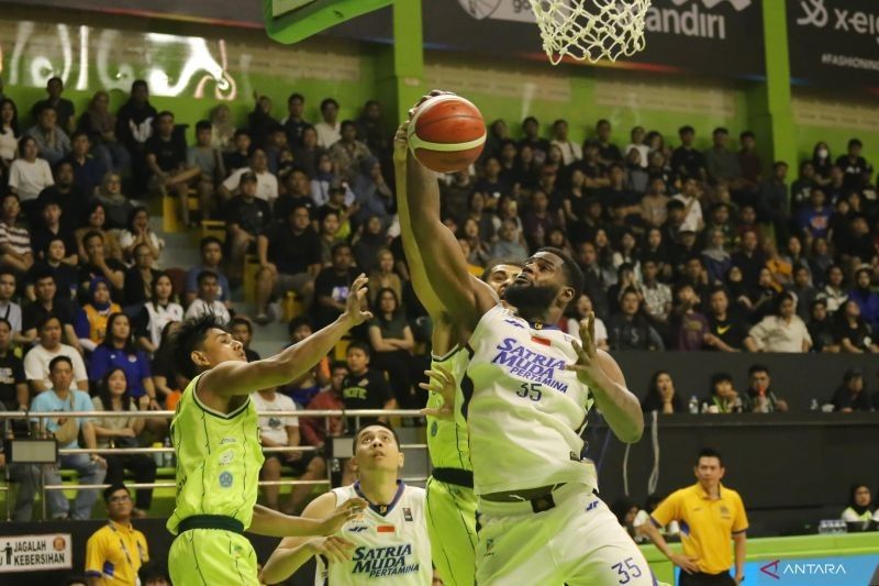 Satria Muda Pertahankan Rekor Sempurna, Kalahkan Pacific Caesar 94-85