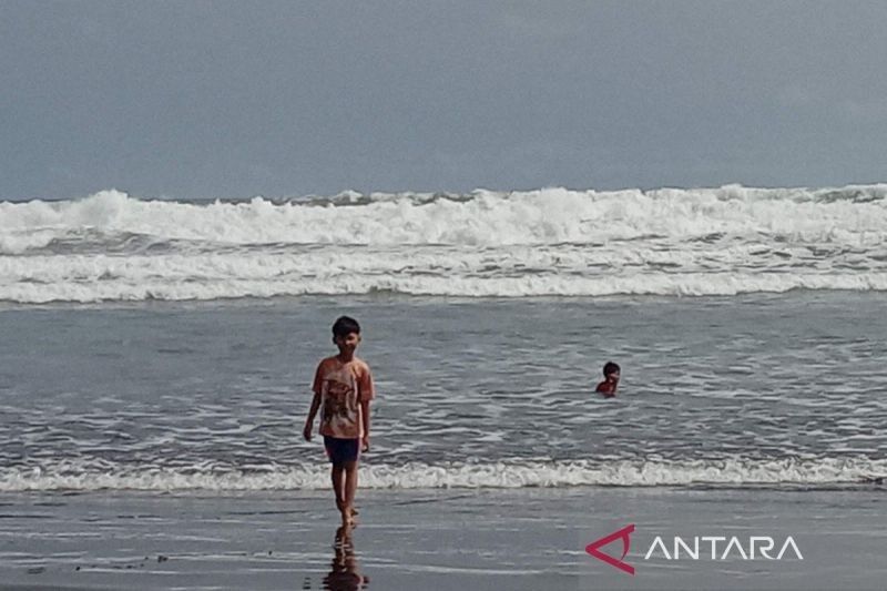 BMKG Peringatkan Potensi Gelombang Tinggi di Laut Selatan Jateng