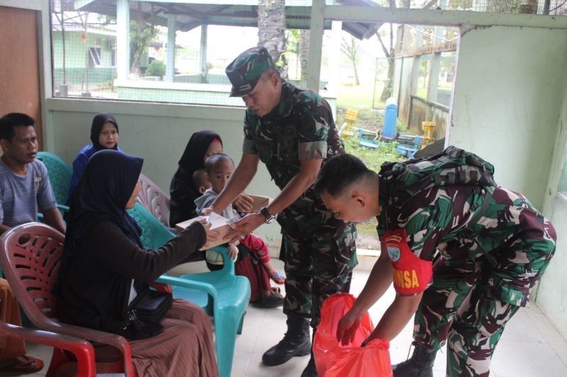 Kodim Singkawang Berikan Makan Murah, Bantu Warga Kurang Mampu