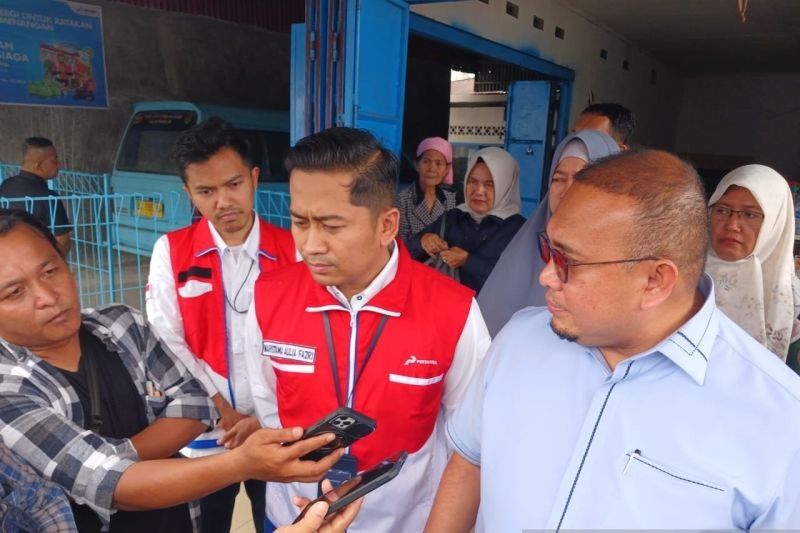 Legislator DPR RI Tinjau Distribusi Elpiji 3 Kg di Padang