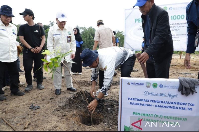 Pj Gubernur Kaltim Ajak Masyarakat Hijaukan Lingkungan, Tanam 1000 Pohon di Balikpapan